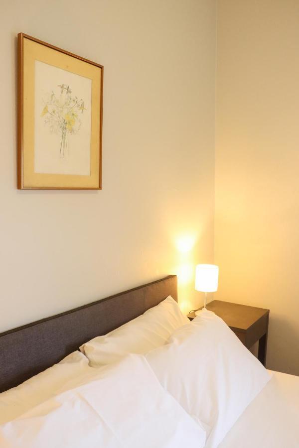 Tates Hotel วินเซอร์ ภายนอก รูปภาพ