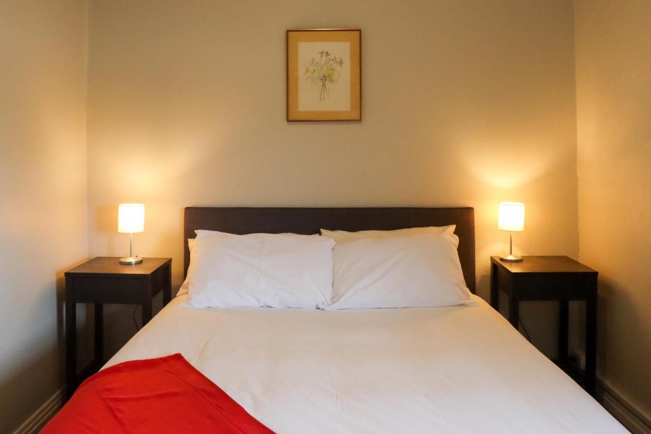 Tates Hotel วินเซอร์ ภายนอก รูปภาพ