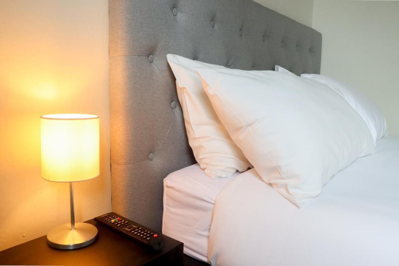 Tates Hotel วินเซอร์ ภายนอก รูปภาพ